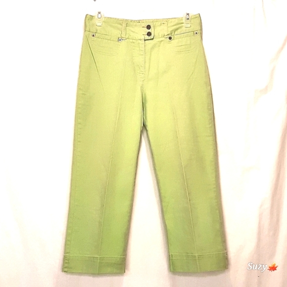 TŌGO 🍏 Apple Green Capri Jeans, Cuffed Hems, 4 Pockets